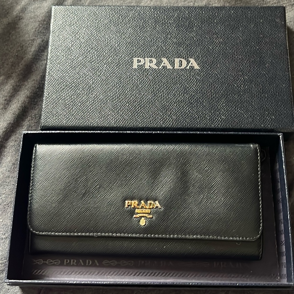 Prada Saffiano wallet with box